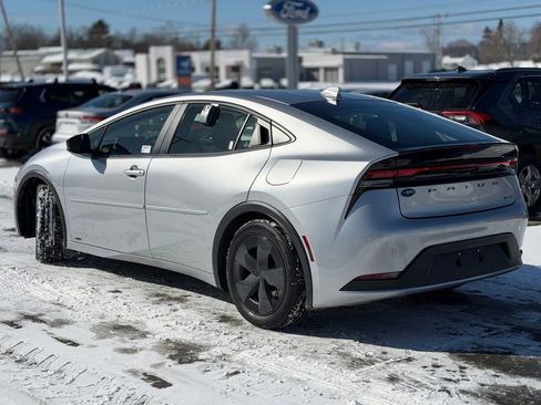 Used 2025 Toyota Prius LE image 3