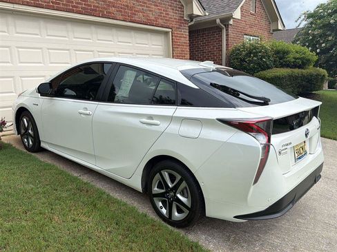 Used 2016 Toyota Prius Four Touring w/ Premium Convenience Package FWD image 4