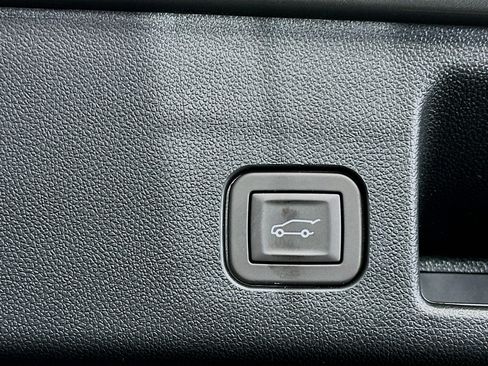 Used 2024 Chevrolet Equinox EV LT FWD image 31
