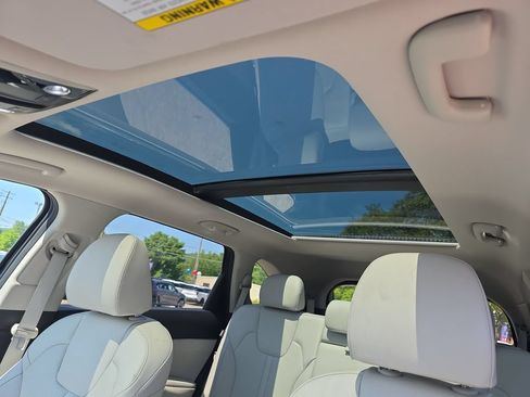 Certified 2025 Kia Sorento S w/ Panoramic Sunroof Package AWD/4WD image 21