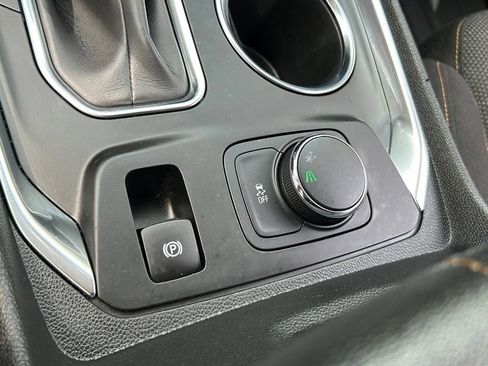 Used 2021 Chevrolet Traverse LS FWD image 26