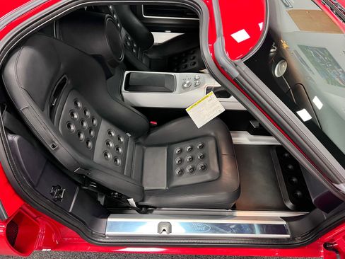 Used 2005 Ford GT RWD image 28