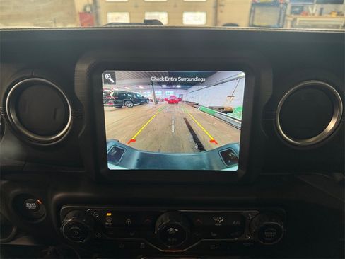 Used 2023 Jeep Gladiator Overland w/ Popular Equipment Package image 18