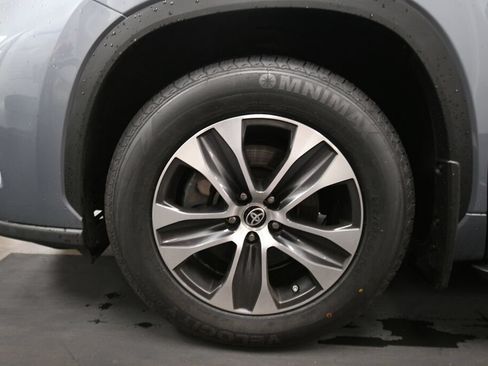 Used 2023 Toyota Highlander XLE AWD/4WD image 37