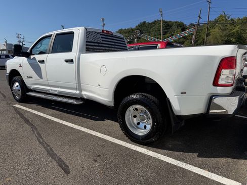 Used 2023 RAM 3500 Big Horn w/ Level 1 Equipment Group AWD/4WD image 4