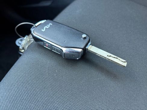 Used 2025 Kia Sportage LX image 18