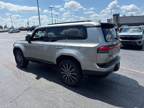 Used 2025 Lexus GX 550 AWD/4WD image 5