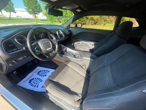 Used 2019 Dodge Challenger SXT image 12