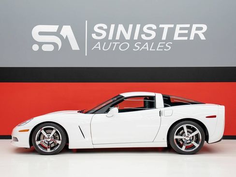 Used 2009 Chevrolet Corvette Coupe w/ Z51 Performance Package RWD image 27