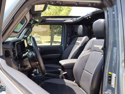 Used 2025 Jeep Wrangler Unlimited Rubicon 392 AWD/4WD image 10