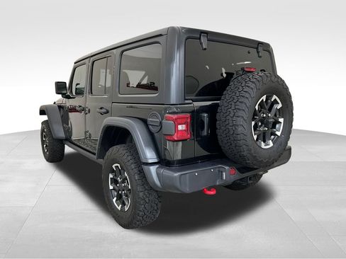 Used 2025 Jeep Wrangler Unlimited Rubicon AWD/4WD image 3