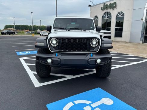 Used 2024 Jeep Wrangler Unlimited AWD/4WD image 4