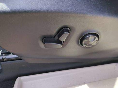 Used 2024 Chrysler Pacifica Touring-L FWD image 14