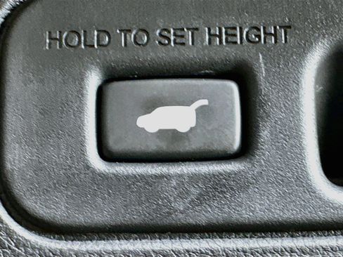 Used 2025 Honda Pilot TrailSport image 31