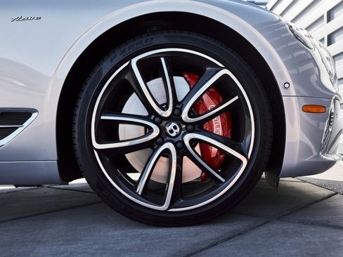 Used 2023 Bentley Continental GT Azure image 20