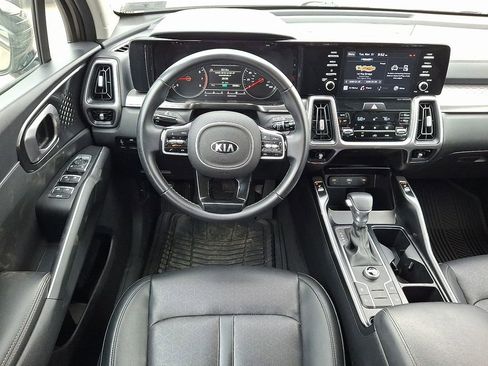 Used 2021 Kia Sorento S image 11