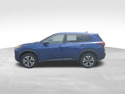 Used 2023 Nissan Rogue SV image 2