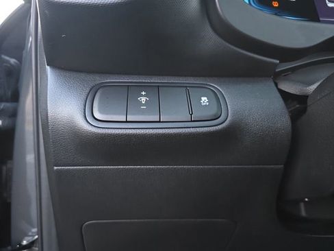 Used 2024 Hyundai Venue SEL image 24