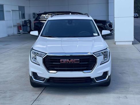 Used 2022 GMC Terrain SLE w/ Driver Convenience Package image 3