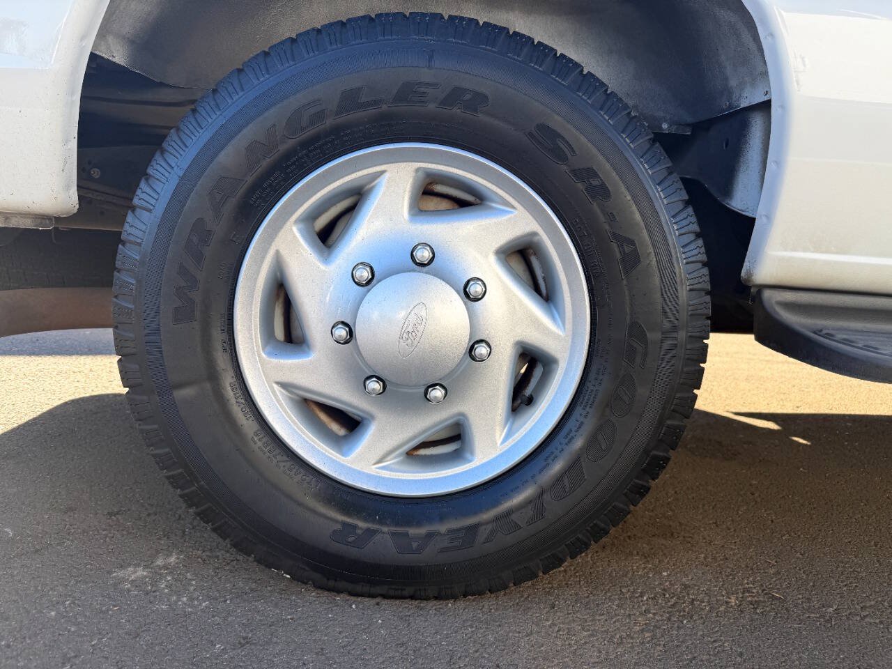 Used 2009 Ford E-350 and Econoline 350 XL RWD image 29