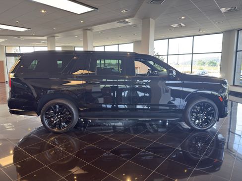 Certified 2022 Cadillac Escalade ESV Sport AWD/4WD image 7