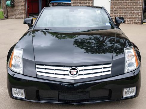 Used 2006 Cadillac XLR RWD image 11