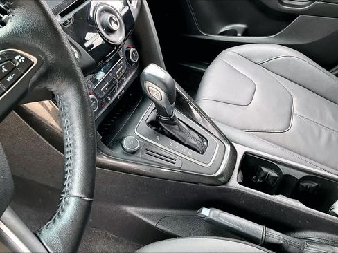 Used 2015 Ford Focus Titanium FWD image 16