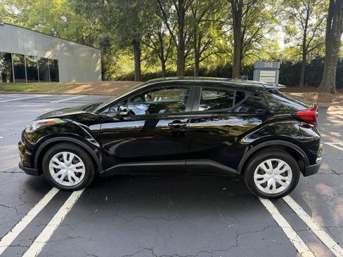 Used 2019 Toyota C-HR LE FWD image 8