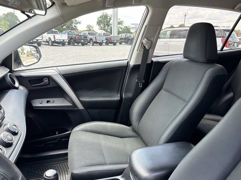 Used 2017 Toyota RAV4 LE FWD image 15
