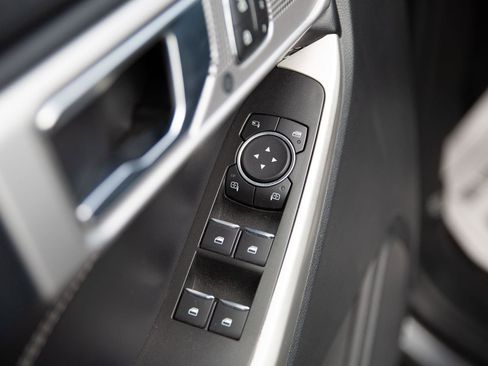 Used 2022 Ford Explorer Limited w/ Equipment Group 301A AWD/4WD image 19