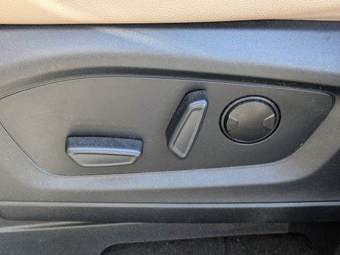 Used 2023 Ford Explorer Limited w/ Equipment Group 301A image 23