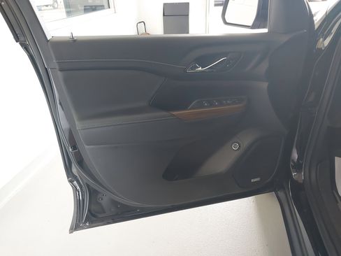 Certified 2023 GMC Acadia SLE w/ Driver Convenience Package image 25