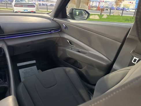 Used 2024 Hyundai Elantra SEL image 16
