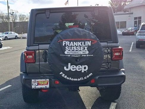 Used 2025 Jeep Wrangler Unlimited Rubicon w/ Technology Group image 7