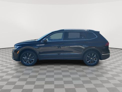 Used 2023 Volkswagen Tiguan SE AWD/4WD image 8