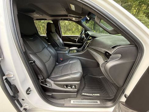 Used 2019 Cadillac Escalade Platinum AWD/4WD image 39