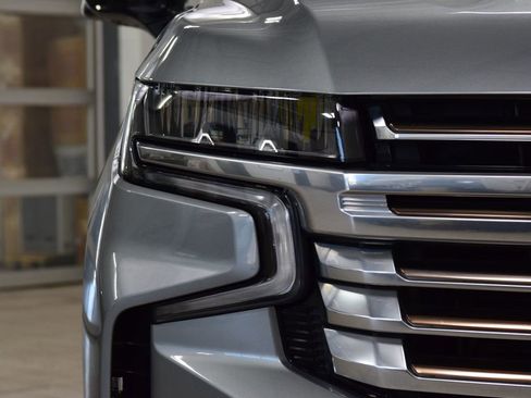 Used 2024 Chevrolet Tahoe High Country AWD/4WD image 12