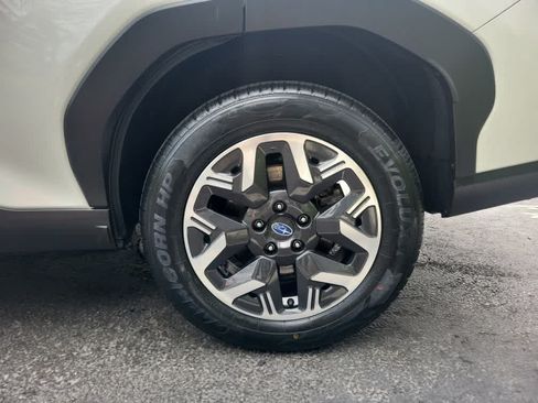 Certified 2025 Subaru Forester Premium AWD/4WD image 32