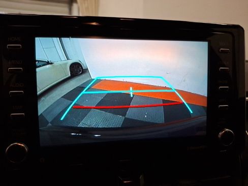 Used 2021 Toyota Corolla LE image 23