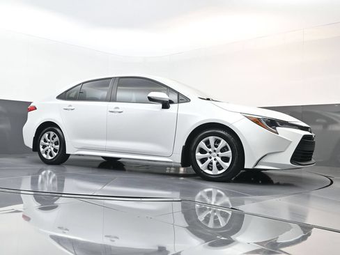 Used 2025 Toyota Corolla LE FWD image 20