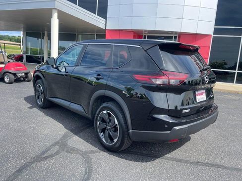 Used 2025 Nissan Rogue SV AWD/4WD image 4