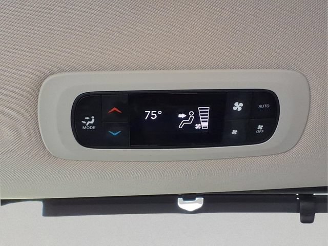 Used 2023 Chrysler Pacifica Touring-L FWD image 21