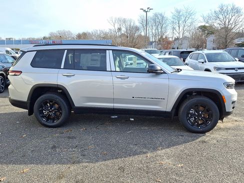 New 2025 Jeep Grand Cherokee L Altitude AWD/4WD image 4
