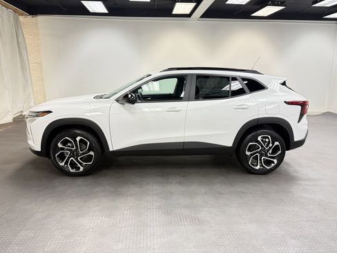 New 2026 Chevrolet Trax RS w/ Sunroof Package image 2