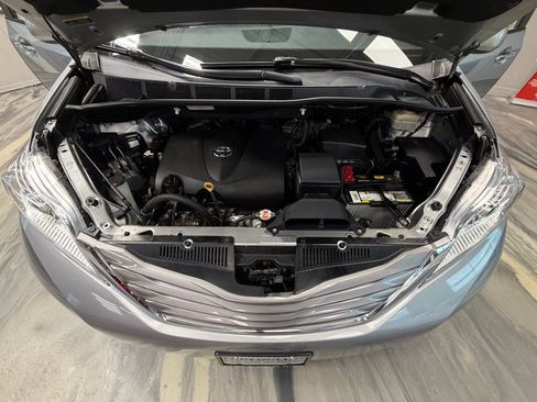 Used 2017 Toyota Sienna XLE w/ XLE Navigation Package image 60