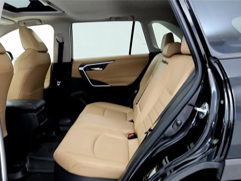 Used 2023 Toyota RAV4 XLE Premium image 21