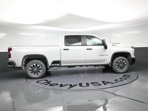 Used 2024 Chevrolet Silverado 2500 Custom w/ Custom Value Package AWD/4WD image 10