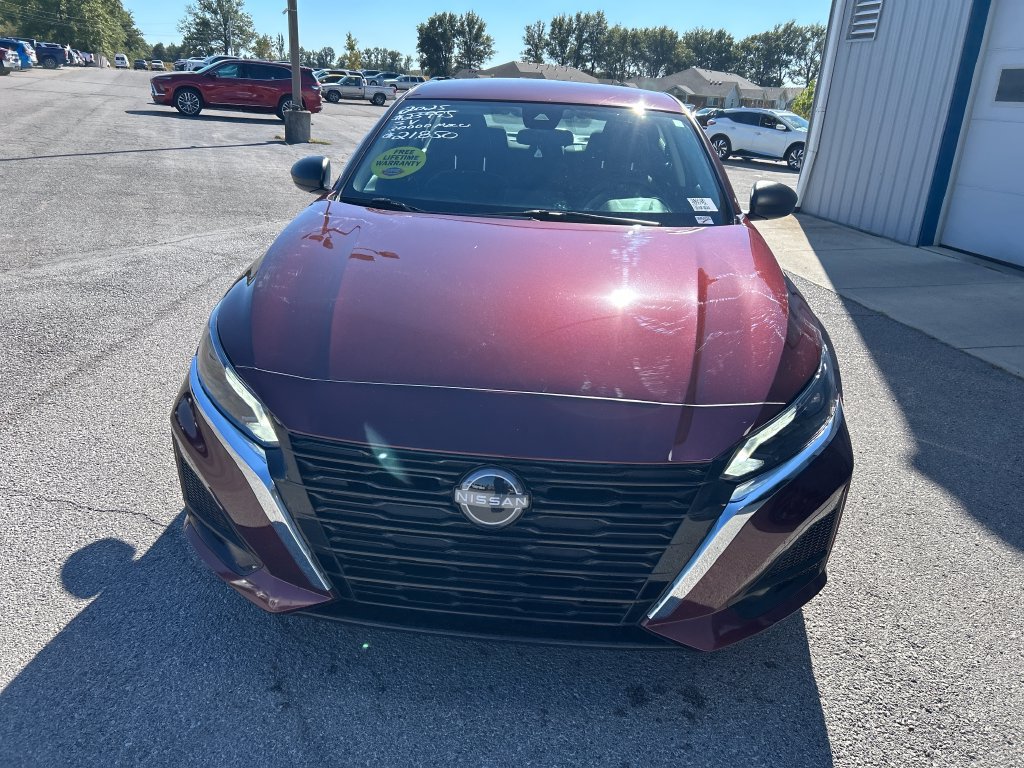 Used 2025 Nissan Altima 2.5 SV FWD image 2