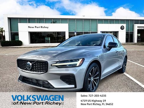Used 2023 Volvo S60 T8 Plus image 1