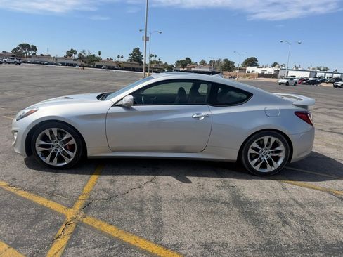 Used 2013 Hyundai Genesis 3.8 RWD image 3